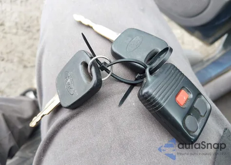 2001 Ford Escape Xls z USA, uszkodzony, nr VIN 1FMYU02BX1KF86357